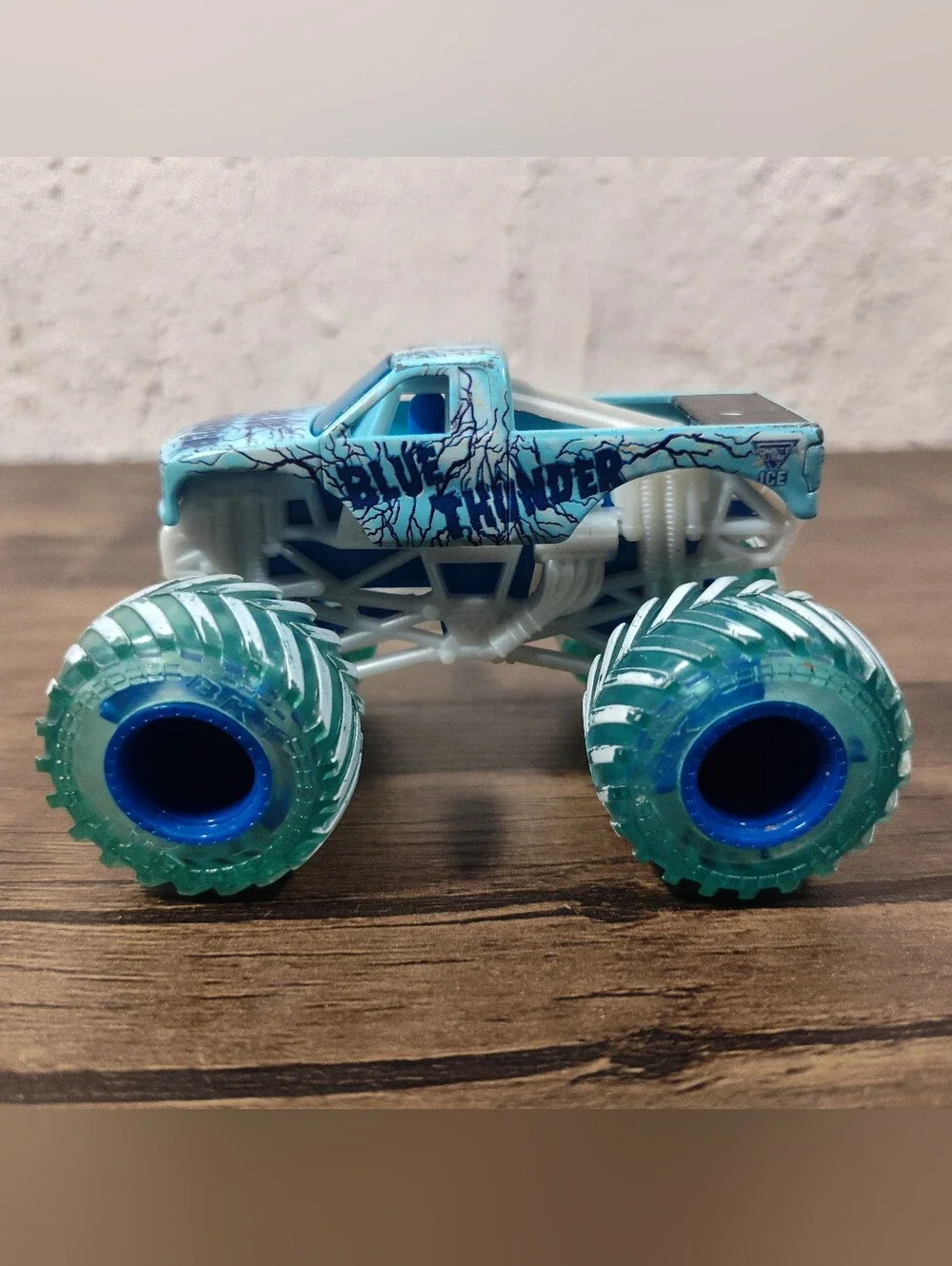 Spin Master Monster Jam Fire & Ice Blue Thunder & Monster Mutt Truck Lot Of 2